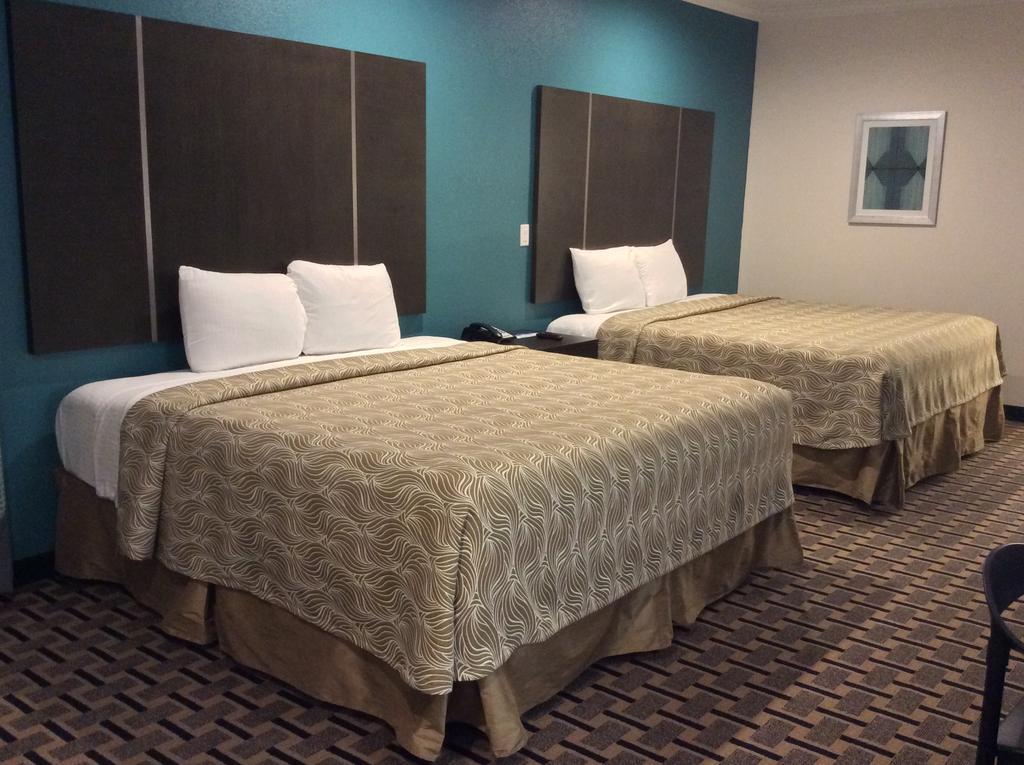 Regency Inn & Suites- Nw Houston Jersey Village Habitación foto